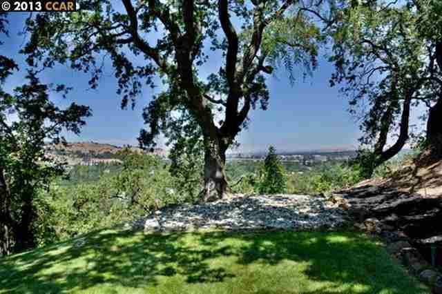Property Photo: 15 Grandview Place CA 94595-1603