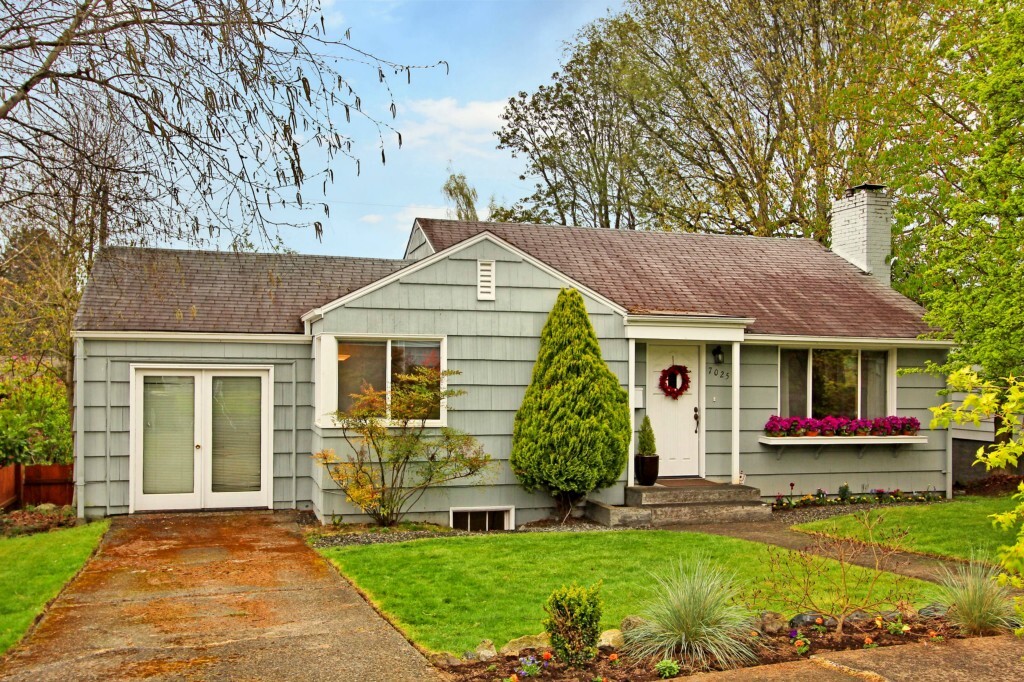 Property Photo: 7025 27th Ave NE WA 98115