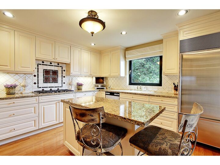 Property Photo:  1331 Harbor Ave SW 204  WA 98116 