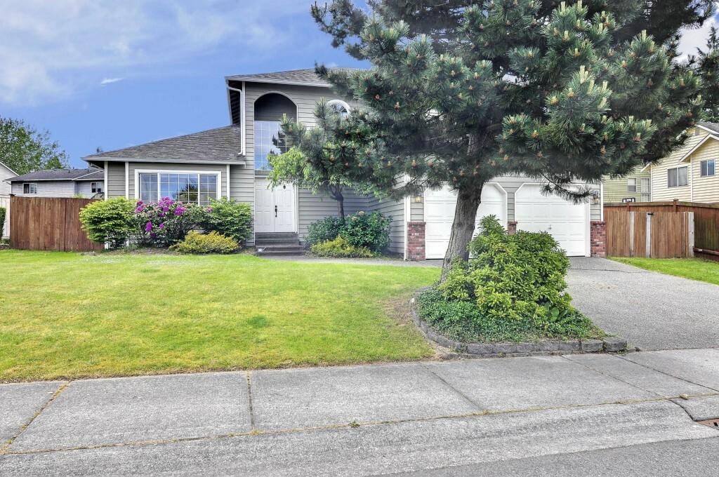 Property Photo:  13723 37th Ave W  WA 98087 