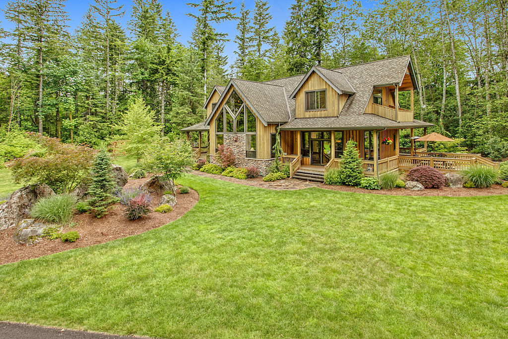 Property Photo:  8003 Moon Valley Rd SE  WA 98045 