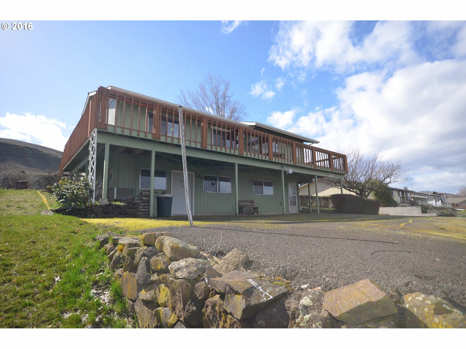 Property Photo: 2126 E 16th OR 97058