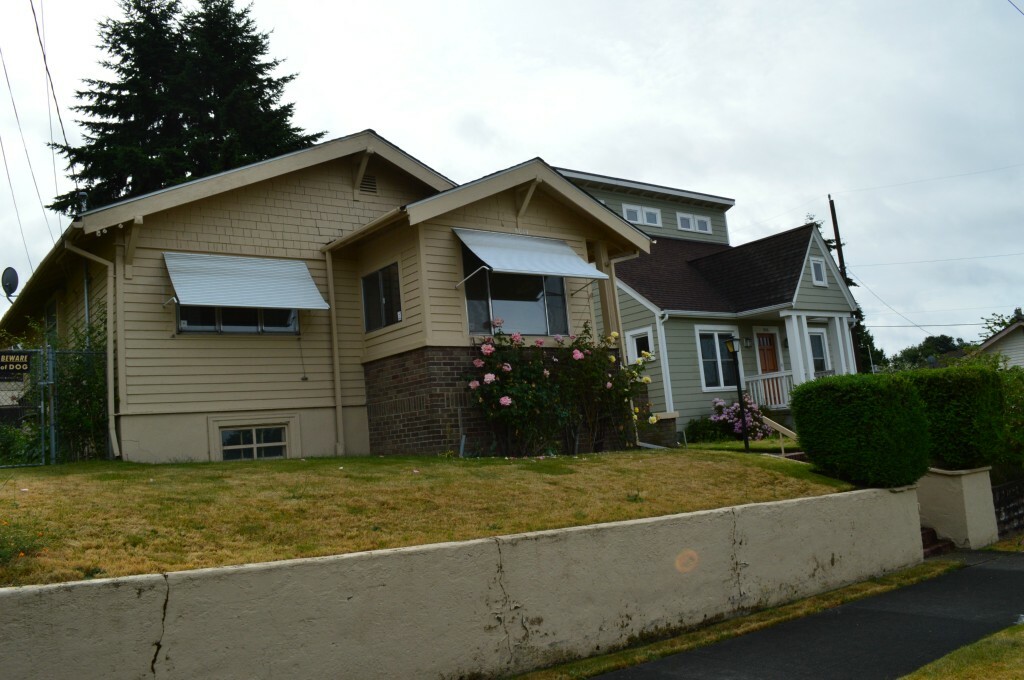 Property Photo:  5014 13th Ave S  WA 98108 