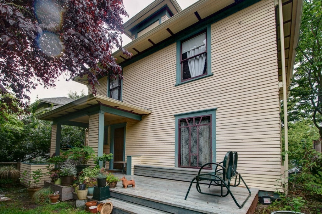 Property Photo: 1226 17th Ave E WA 98112