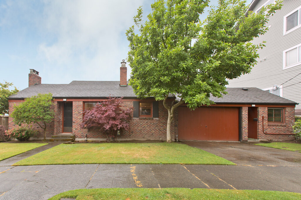 Property Photo: 4321 Greenwood Ave N WA 98103