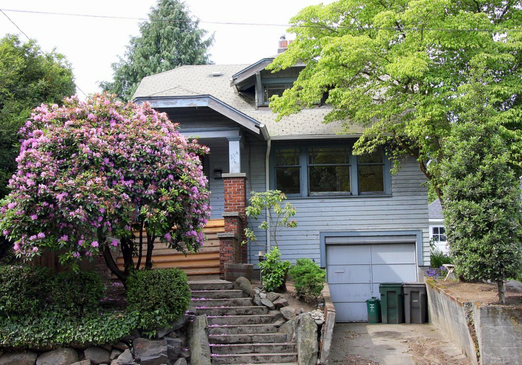 Property Photo:  214 NE 50th St  WA 98105 