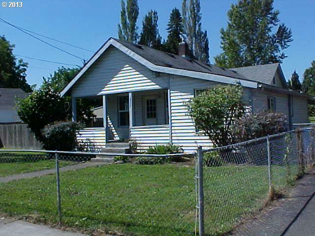 Property Photo:  1835 SE 8th Ave  WA 98607 
