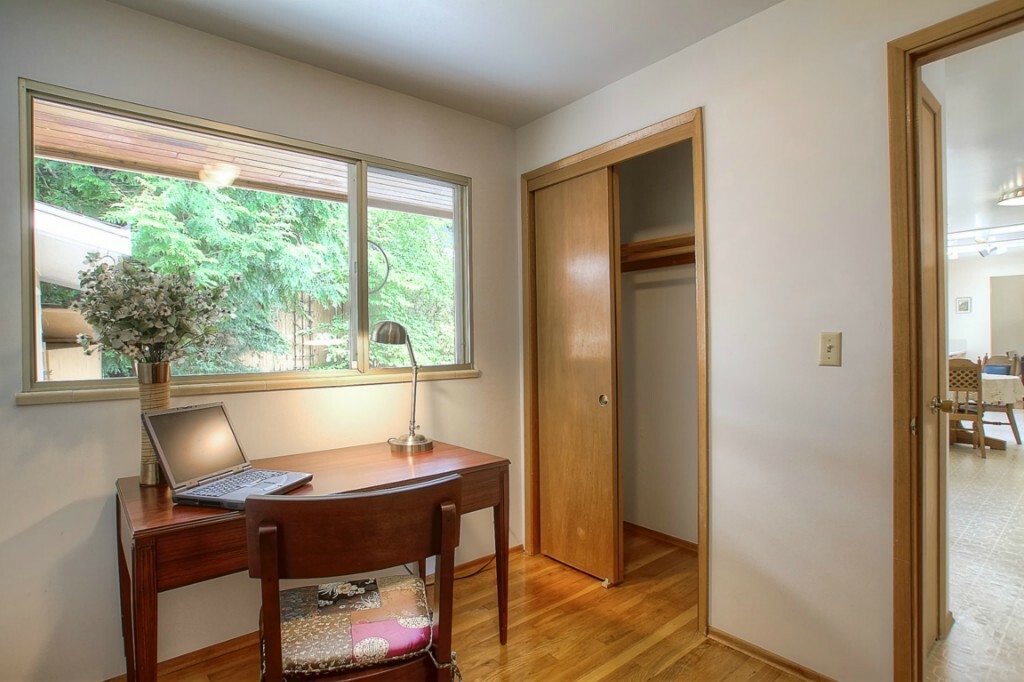 Property Photo:  212 NE 89th St St  WA 98115 