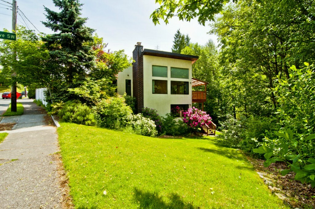 Property Photo:  3921 SW Barton St  WA 98136 