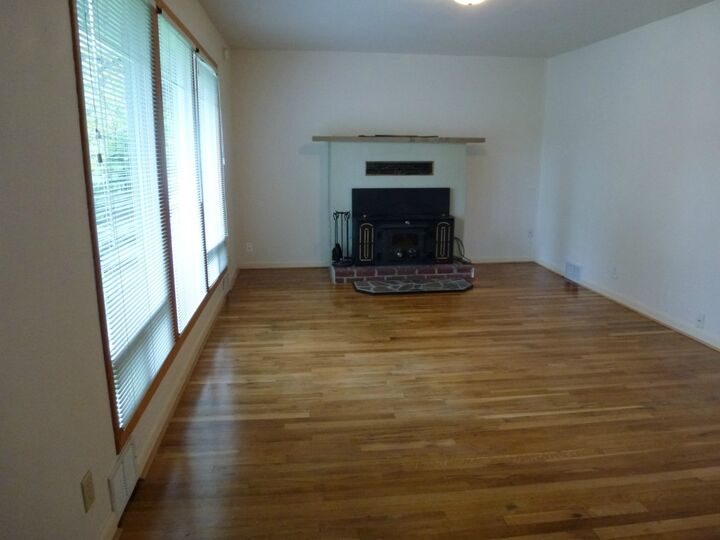 Property Photo:  6525  Willow Road  WA 98203 