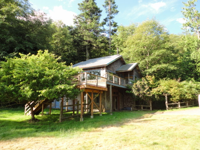 Property Photo: 85 Raccoon Point Rd WA 98245