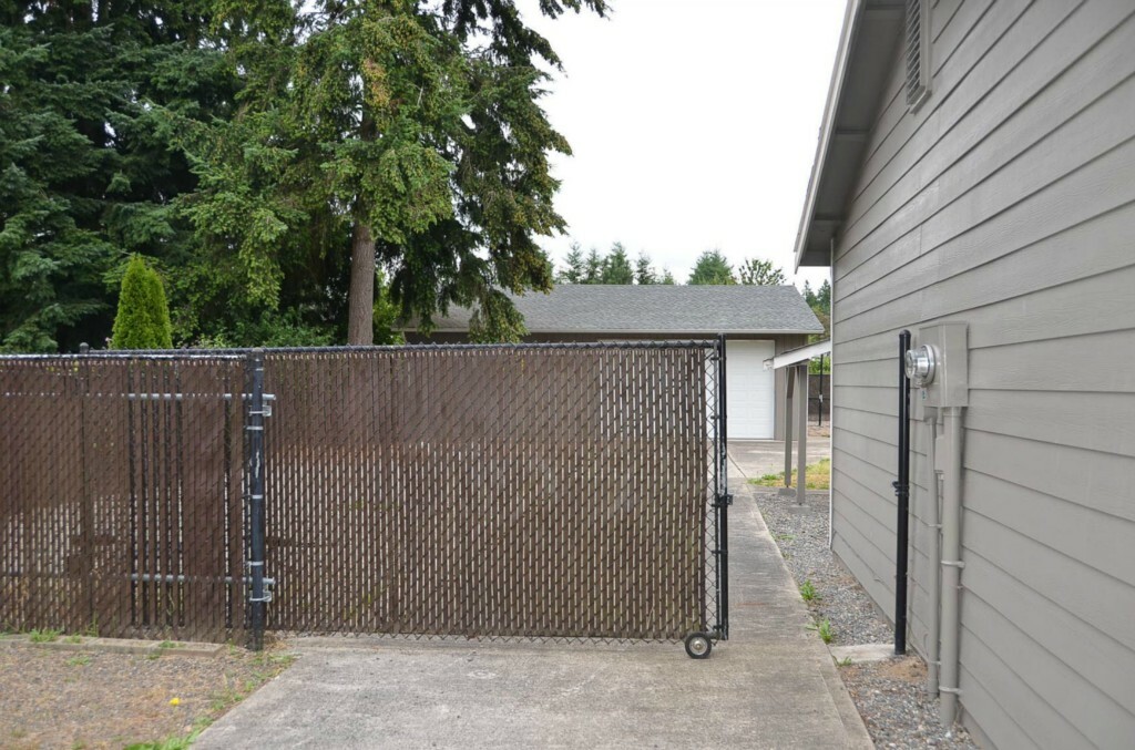 Property Photo:  11909 242nd Ave E  WA 98321 