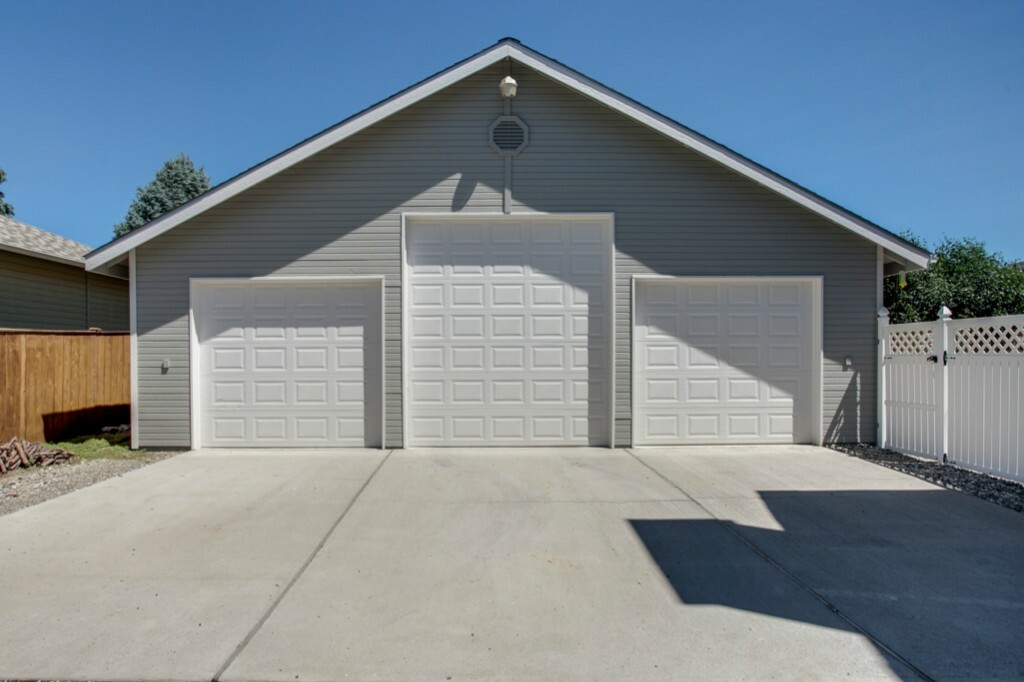 Property Photo:  3151 NW Cascade Ave  WA 98802 