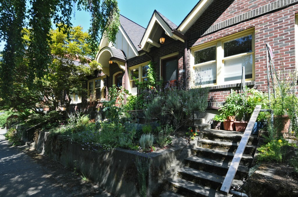 Property Photo:  1720 E Spring St 1720  WA 98122 