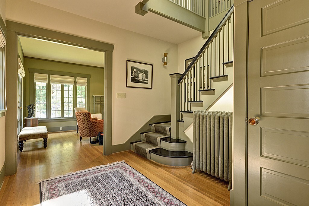 Property Photo:  1153 Federal Avenue E  WA 98102 