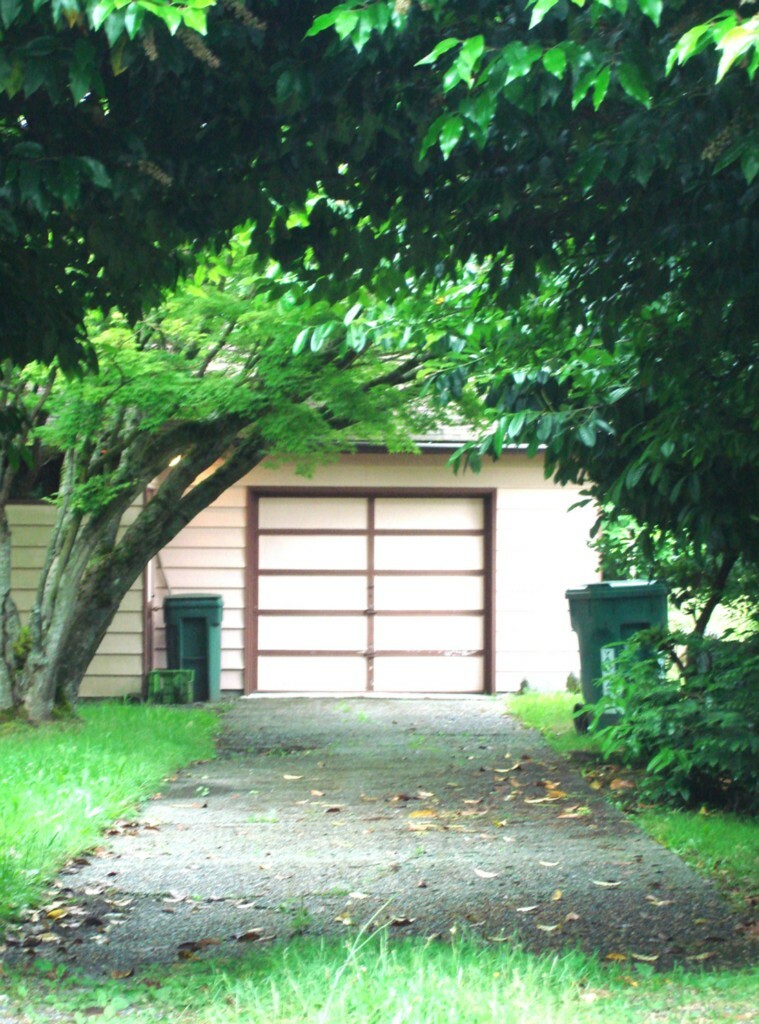 Property Photo:  10012 Densmore Ave N  WA 98133 