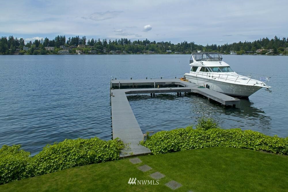 Property Photo:  9219 SE Shoreland Drive  WA 98004 