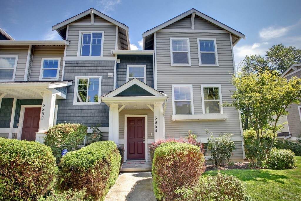 Property Photo:  6854 Holly Park Dr S  WA 98118 