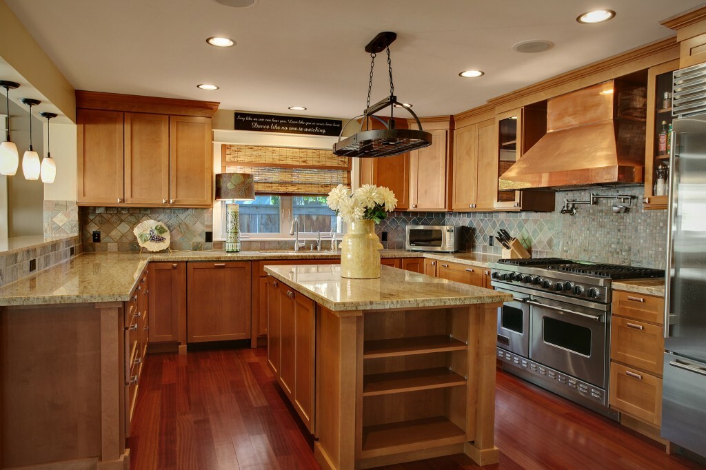 Property Photo: 722 16th Ave W WA 98033