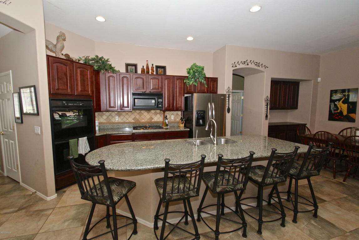 Property Photo:  820 E Lynx Way  AZ 85249 