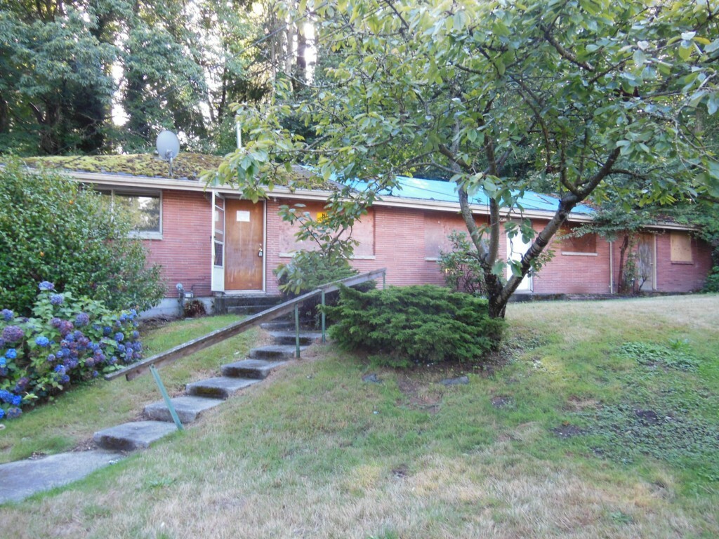 Property Photo:  20027 20029 1st Place SW  WA 98166 