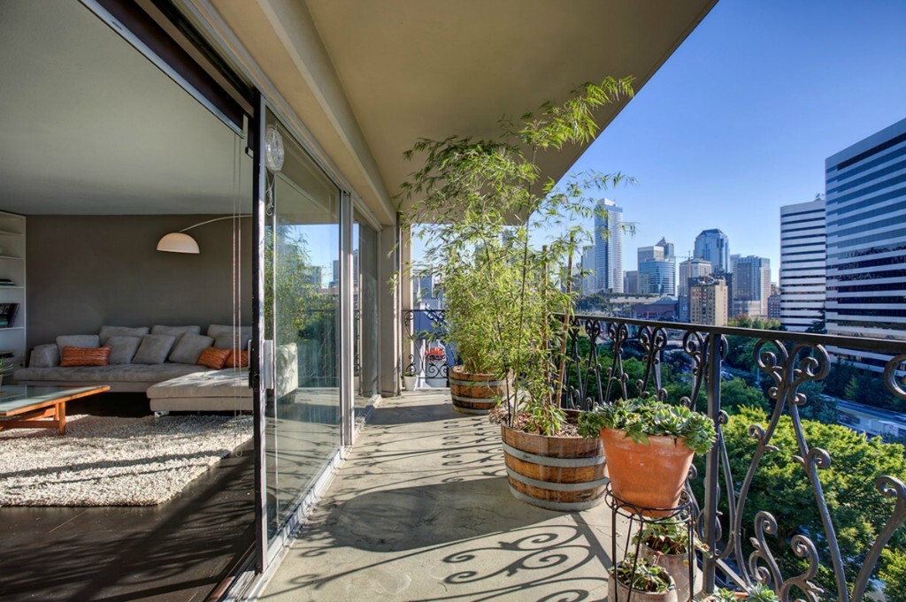 Property Photo: 1740 Melrose Ave 606 WA 98122