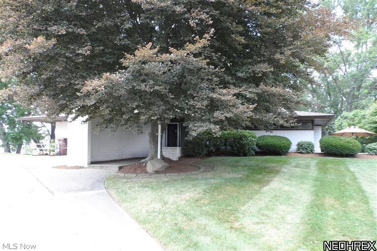 Property Photo: 886 Walter Court OH 44278