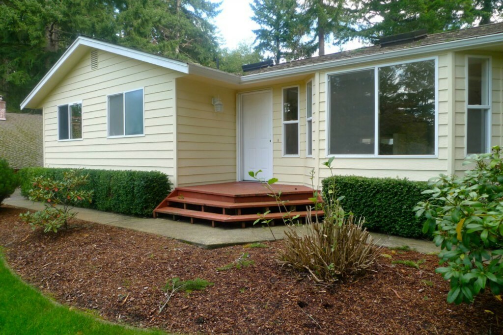 Property Photo:  201 E Lakeshore Dr  WA 98524 