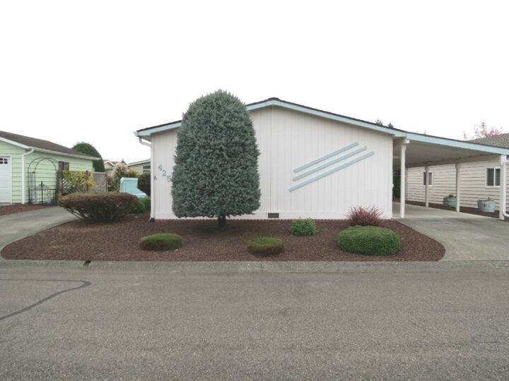 Property Photo: 1402 22nd St NE 425 WA 98002