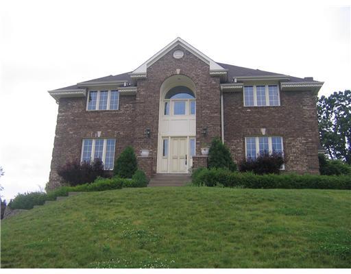 Property Photo: 113 Chaucer Ct PA 15108