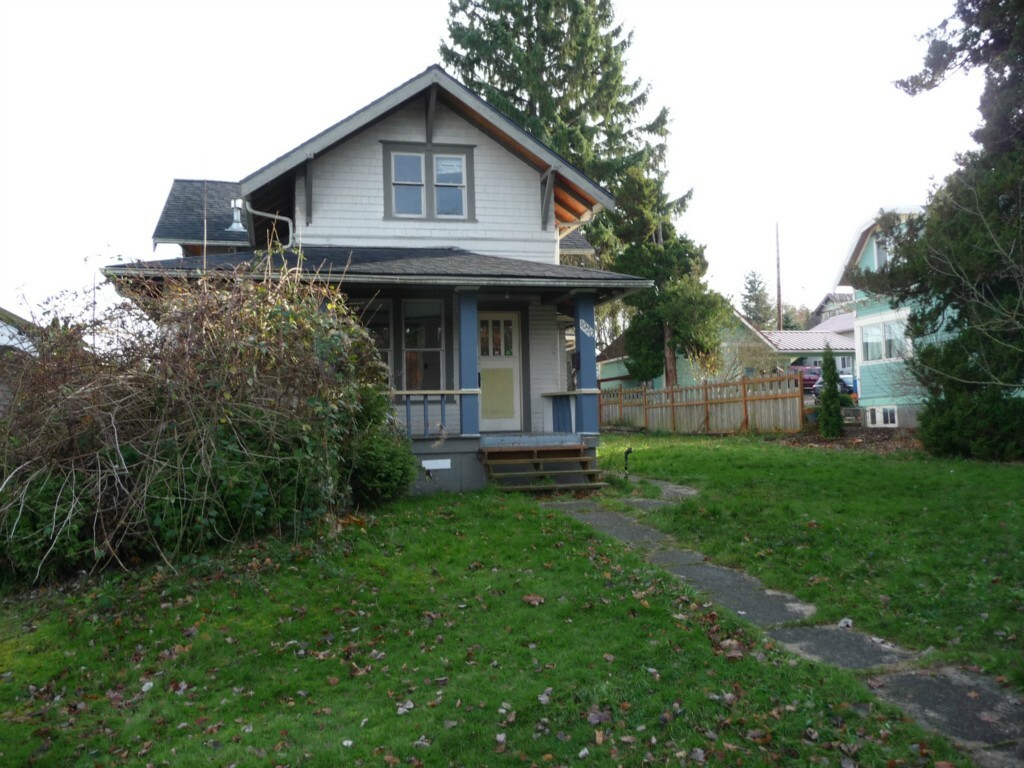 Property Photo:  1020 Mason St  WA 98225 