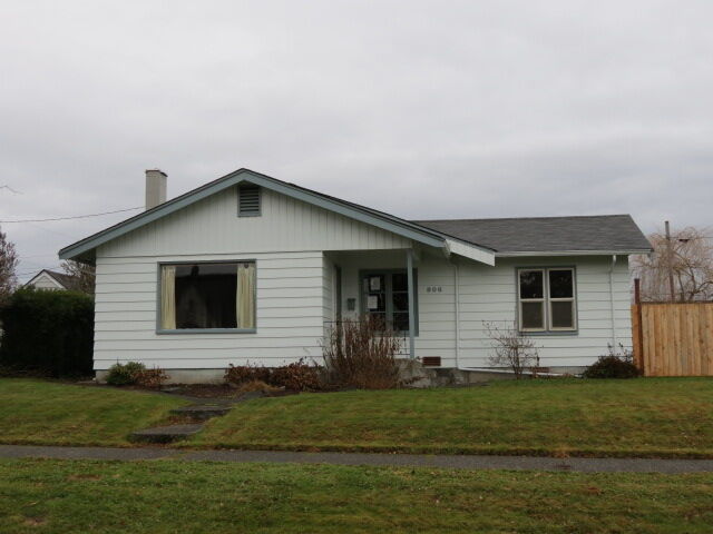 Property Photo:  806 S 11th St  WA 98274 