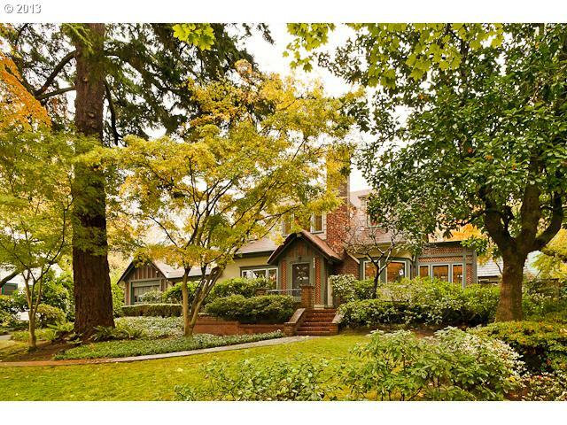 Property Photo: 8030 SE 30th Ave OR 97202