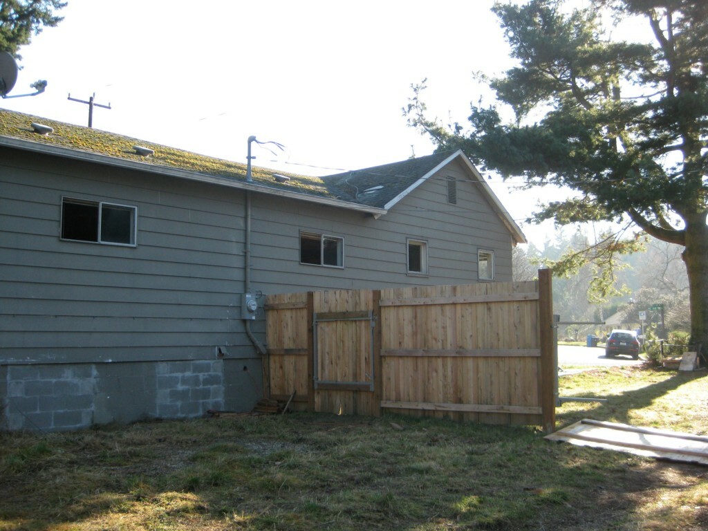 Property Photo:  1830 NE 168th St  WA 98155 