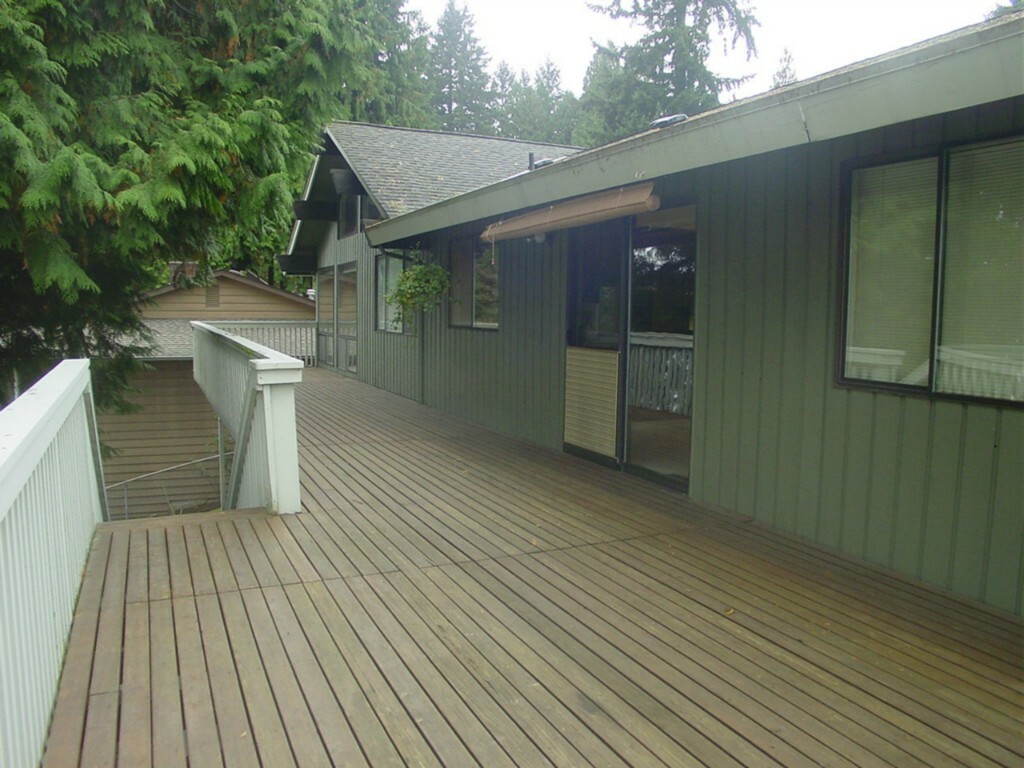 Property Photo:  15711 Larch Way  WA 98087 