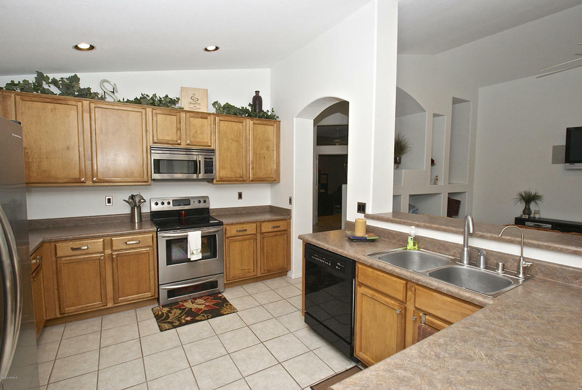 Property Photo:  803 W Canary Way  AZ 85286 