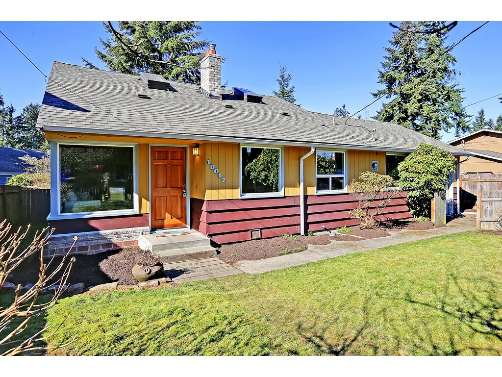 Property Photo:  18017 Linden Avenue N  WA 98133 