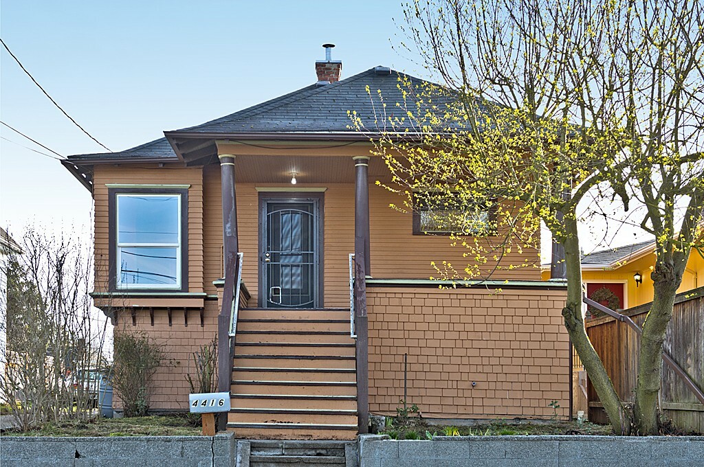 Property Photo:  4416 Cascadia Avenue S  WA 98118 