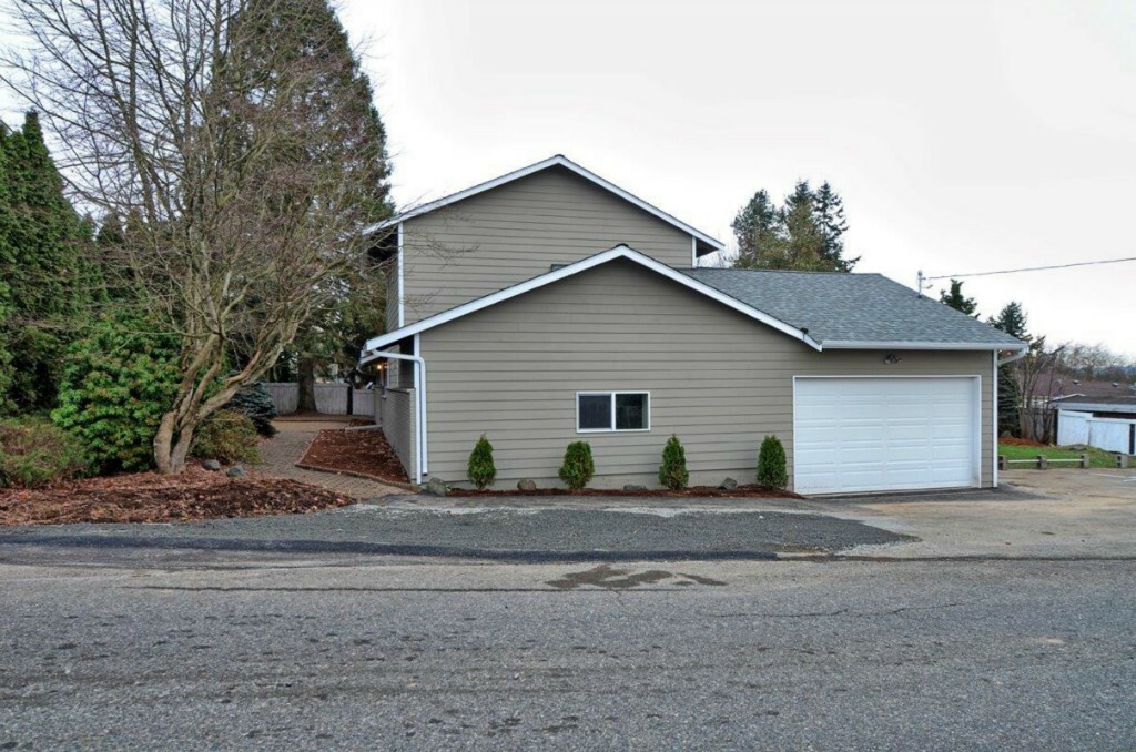 Property Photo:  808 83rd Avenue SE  WA 98258 