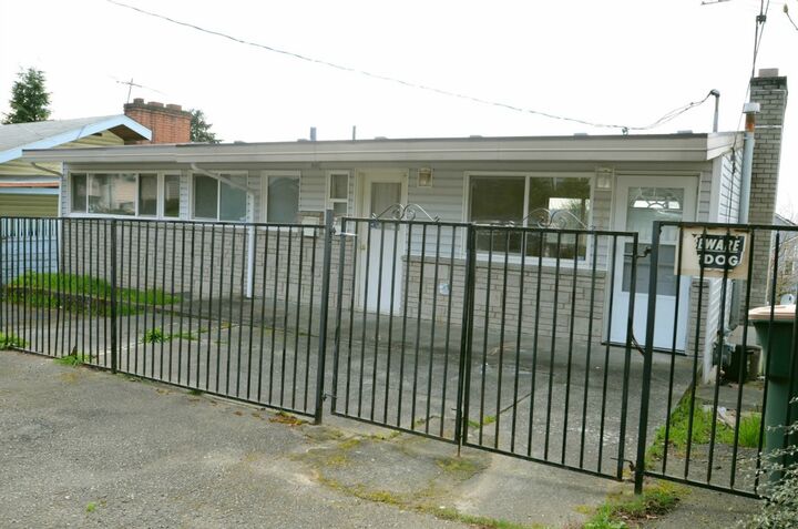 Property Photo: 5925 23rd Avenue S WA 98108