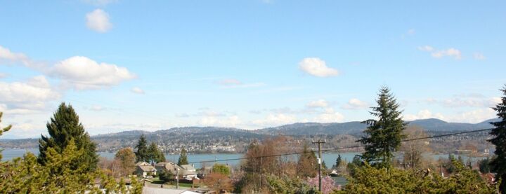 Property Photo:  7615 S 115th St  WA 98178 