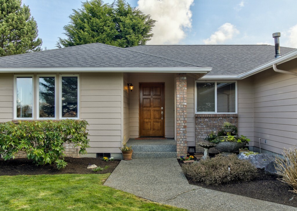 Property Photo:  202 S 30th St  WA 98274 