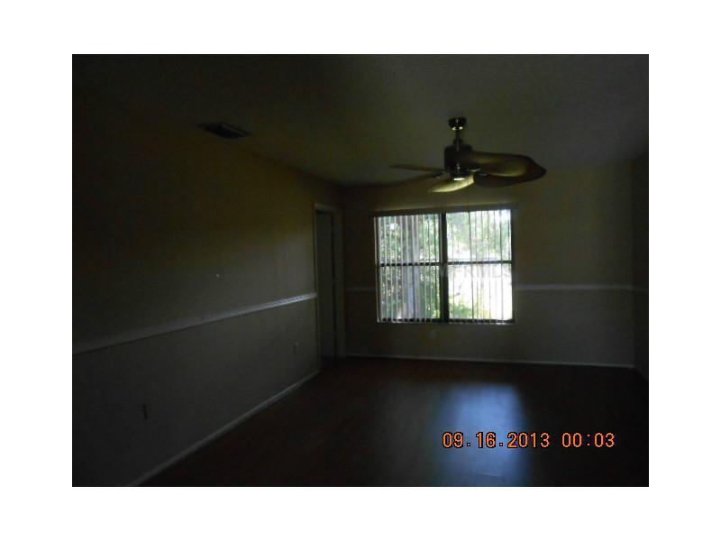 Property Photo: 5425 11th Street Circle E 5425 FL 34203