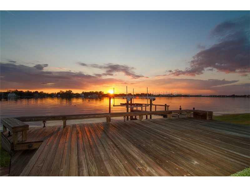 Property Photo:  1501 Caribbean Drive  FL 34231 