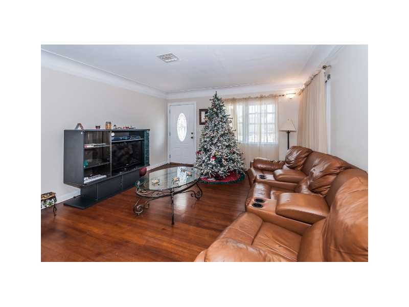 Property Photo: 435 81st Ave FL 33706