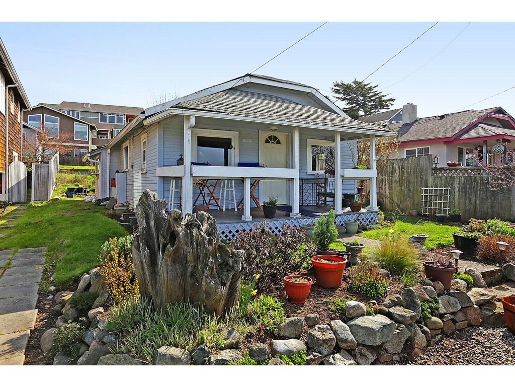 Property Photo:  19612 Richmond Beach Dr NW  WA 98177 