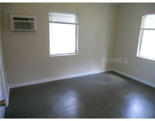 Property Photo: 155 Palmetto Circle NE FL 33952