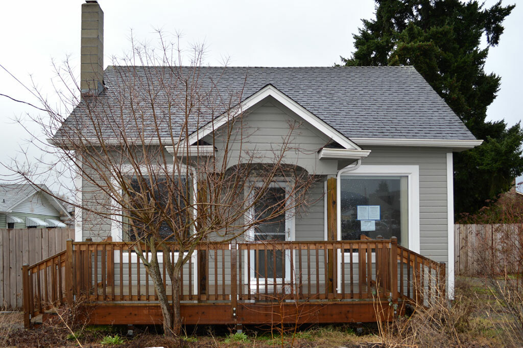 Property Photo:  1301 18th St NW  WA 98371 