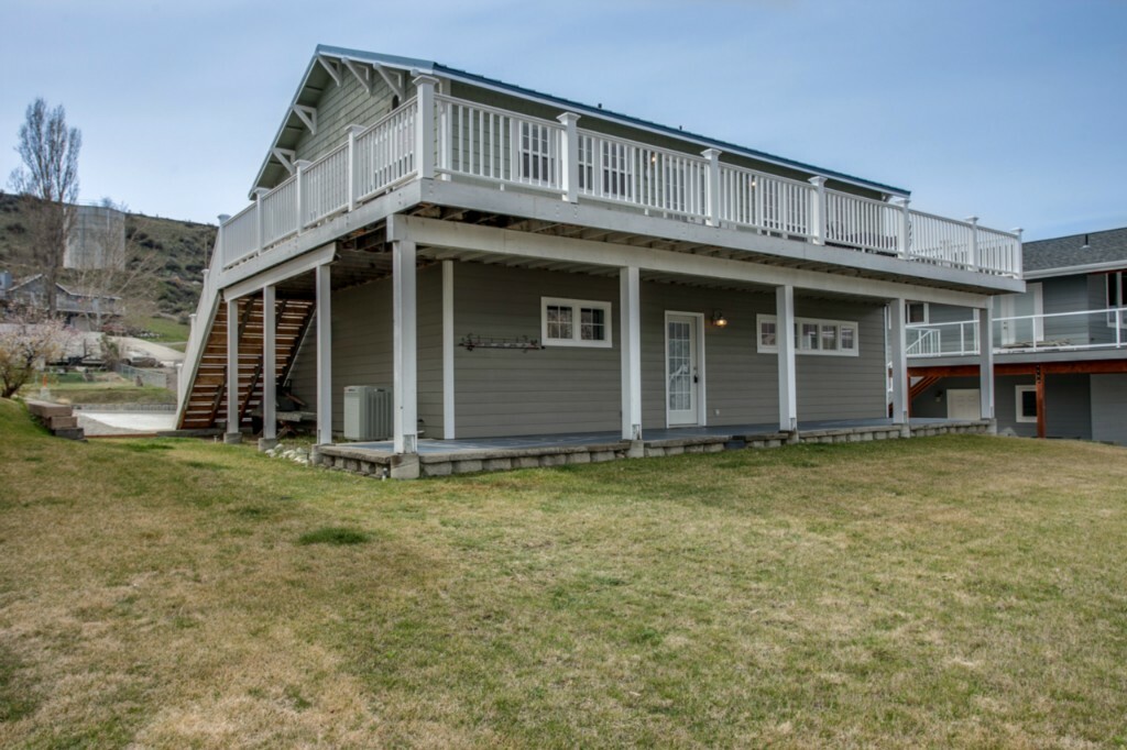 Property Photo: 225 W Entiat Dr WA 98843