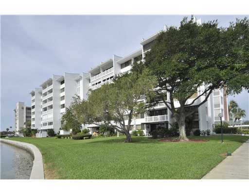 Property Photo: 500 Treasure Island Cswy 707 FL 33706